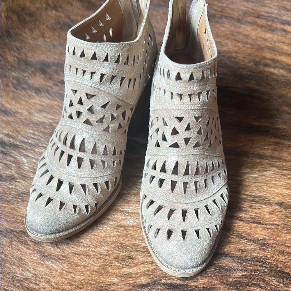 Women's Sofft Tan Cutout Ankle Boots